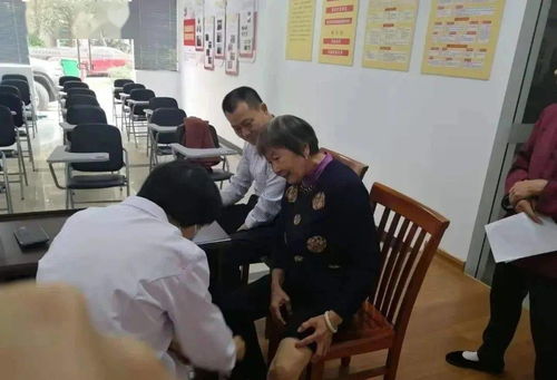 公益體檢進(jìn)社區(qū)，健康服務(wù)暖人心——我縣開展新時代文明實(shí)踐活動側(cè)記